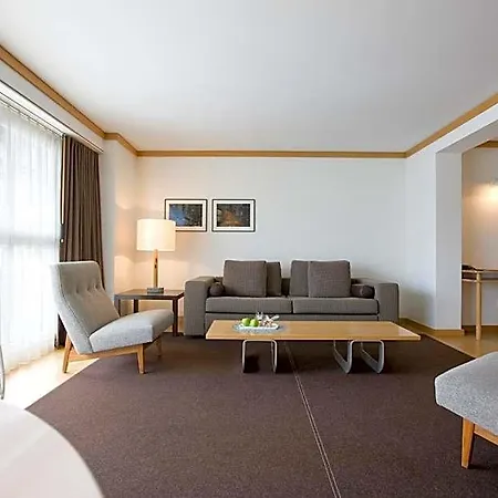 The Omnia 5*